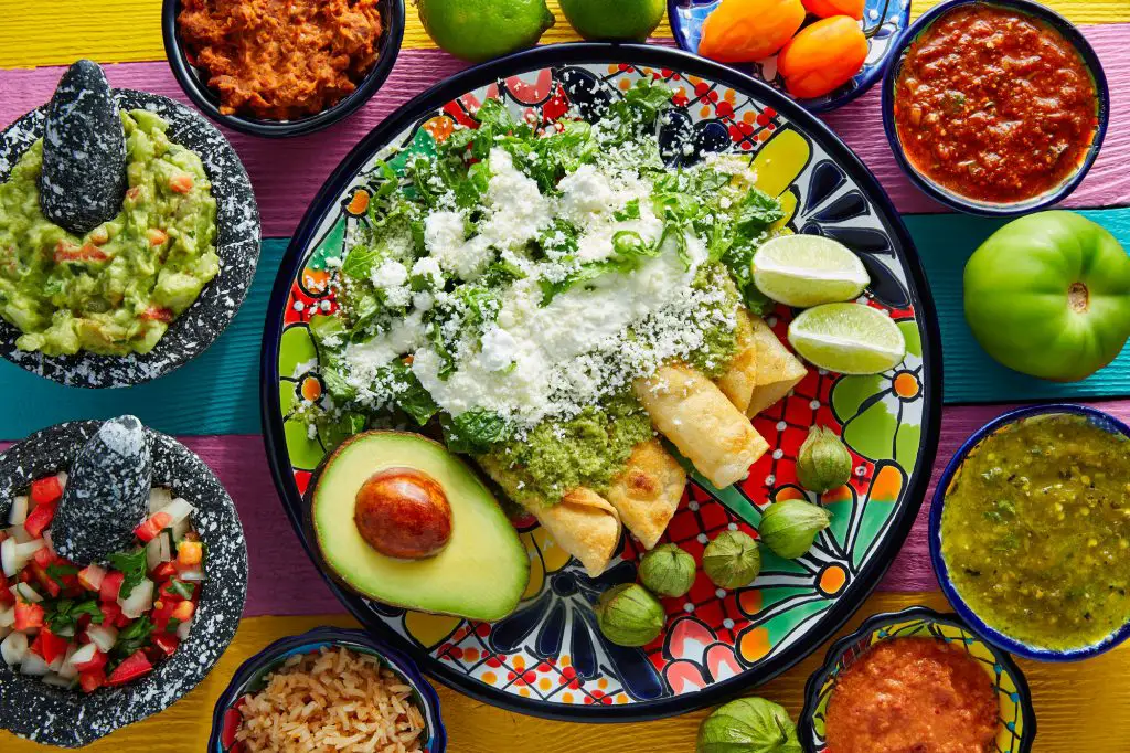 What are 3 traditional Mexican dishes?